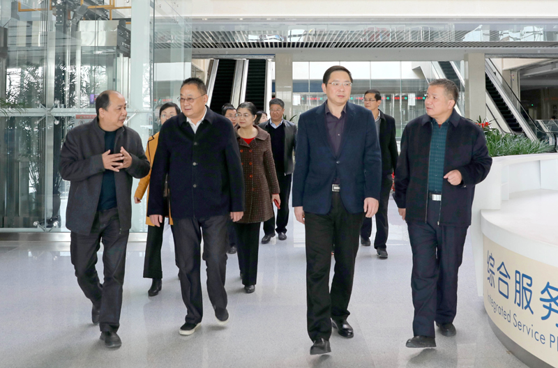 站长工具91影院在线 滁州市人大常委会副主任李庆宁一行来天康医院调研。