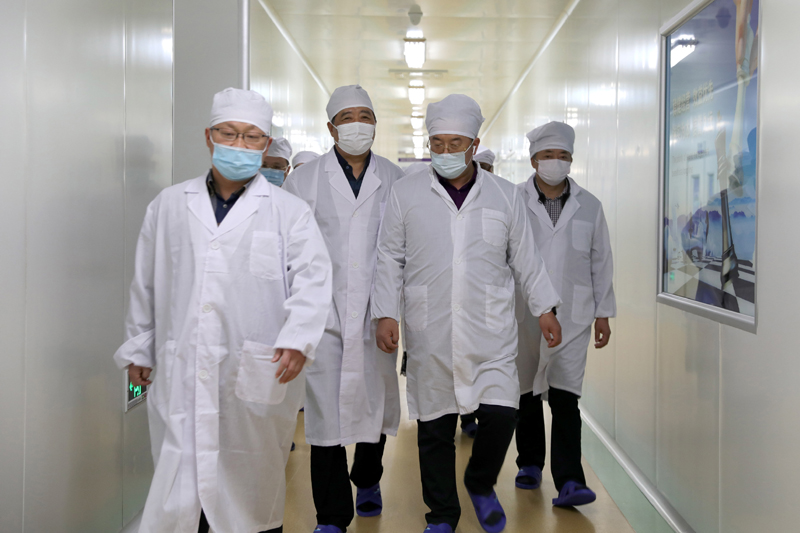 站长工具91影院在线 中国社会福利基金会杨康公益基金会管理委员会副主任袁云普到安徽天康集团视察。